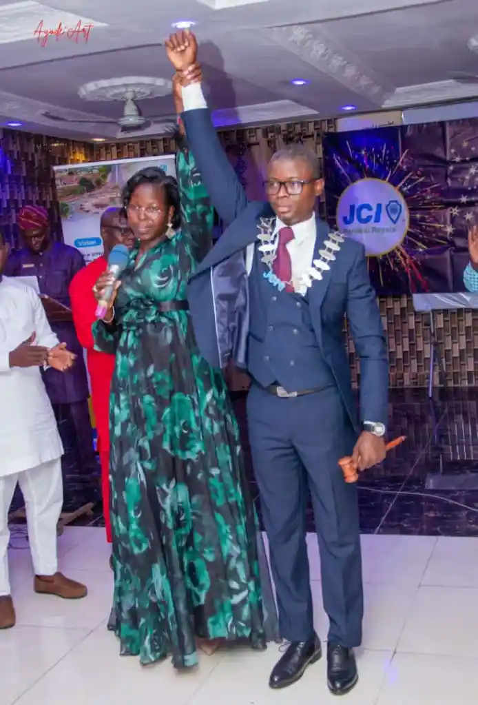 Passation de charges à la JCI Parakou Royale: Thierry ATOHOUN officiellement investi Président.