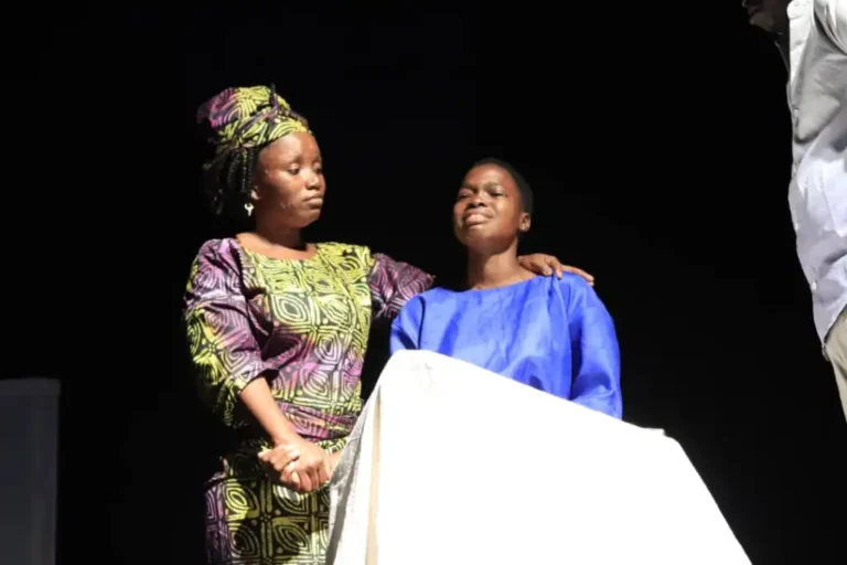 Culture: « La Douleur de la Faute » de Yannick TCHANGO- Un triomphe artistique présenté par l’association JeProCE à l’Institut français de Parakou