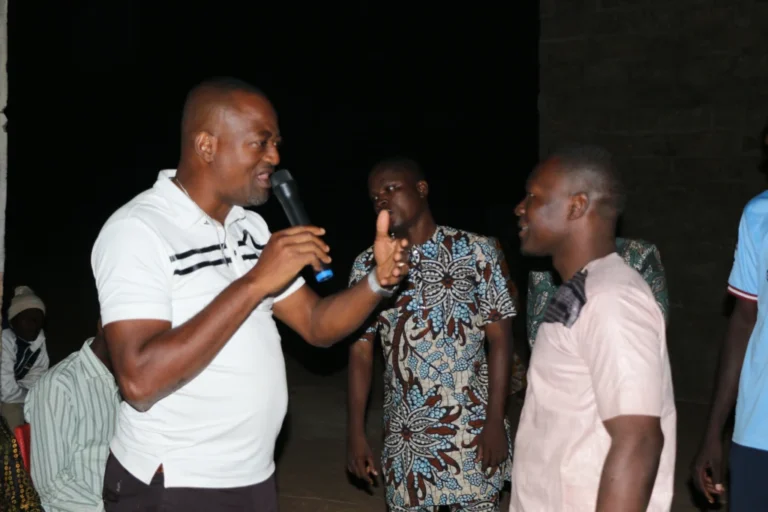 Législatives 2023 : Pour démontrer le pragmatisme des membres du parti UP-R, Mohamed Hadi pose un acte qui marquera à jamais les jeunes de Titirou 2.