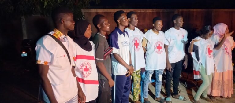 Parakou : la Croix-Rouge lance la Journée mondiale 2025 avec une retraite au flambeau engagée et symbolique