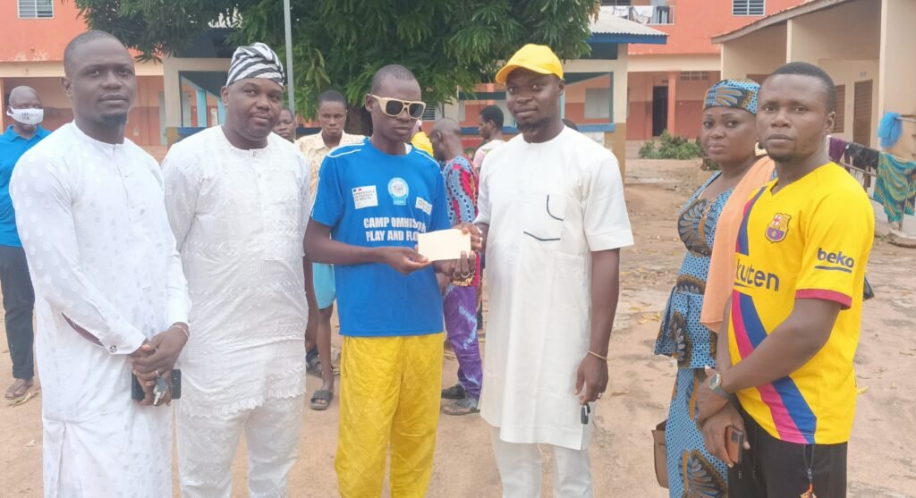 À TRAVERS UNE ENVELOPPE FINANCIÈRE AUX CANDIDATS AUX DIFFÉRENTS EXAMENS: L&rsquo;honorable Abdou Raoufou SIDI CESSI à travers l&rsquo;UP-R apporte une aide financière aux aveugles CPSA de Parakou