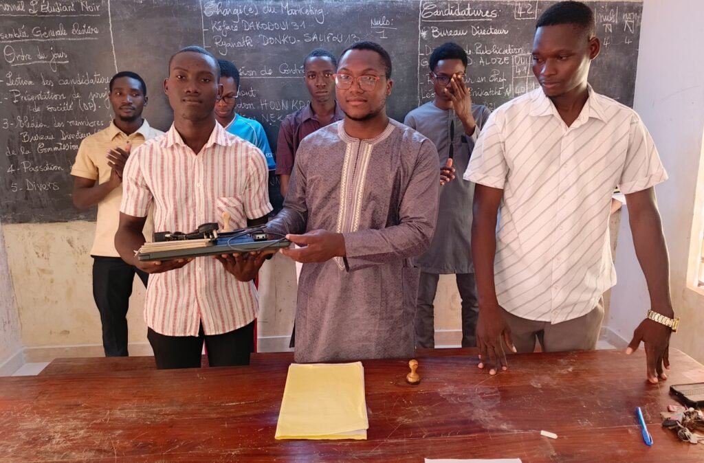 JOURNAL L&rsquo;ÉTUDIANT NOIR DE L&rsquo;UNIVERSITÉ DE PARAKOU: Germain Dossou ALOZÉ désigné Directeur de Publication