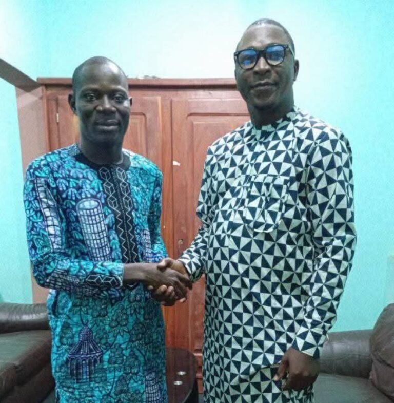 JEUNESSE ET VIE ASSOCIATION: Tête-à-tête entre le Maire des Jeunes de Parakou et le Directeur Départemental de la Jeunesse du Borgoupour (De belles idées pour impacter les communes du département au cœur des échanges).