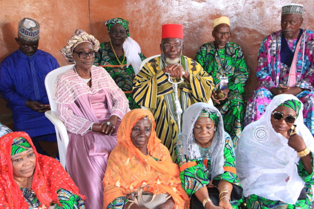 Grande retrouvailles des Mindès Borno à Aledjo : Sa Majesté « Ya Gamsou » honorée dans la Donga.