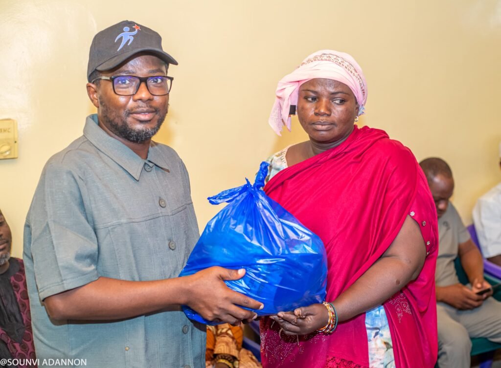 Buffles du Borgou : Dassouki ISSIFOU SIDI et Assad CHIDIAC innondent de joie le bureau des supporters du club