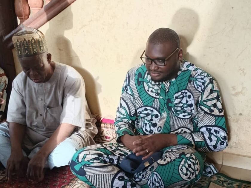 Parakou : Une prière pour la paix et la stabilité au cœur d’une rencontre entre Bilal Yacoubou et l’Imam Wakaïya.