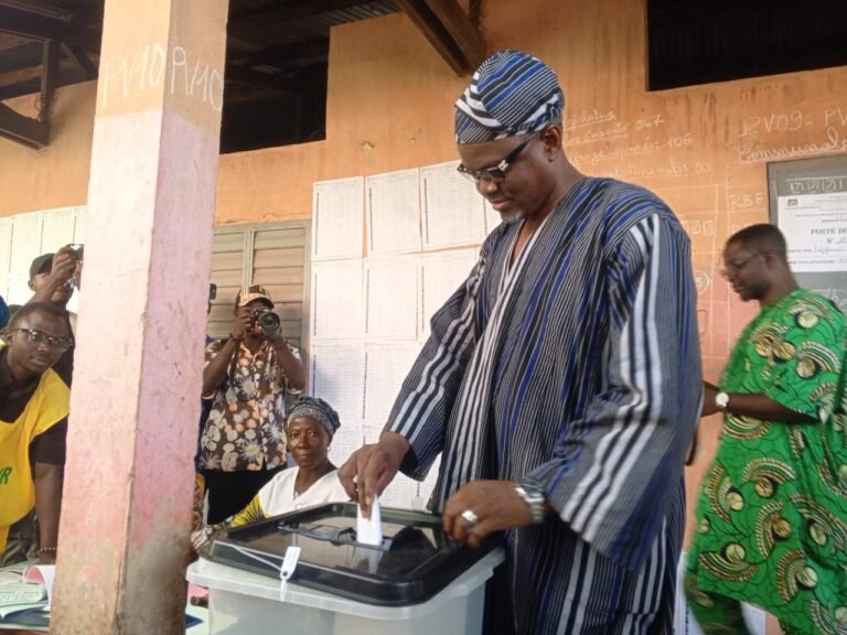Présidentielle 2026 : Après son vote, l&rsquo;ex-Ministre de l&rsquo;Eau Samou Adambi appelle à une mobilisation totale des citoyens