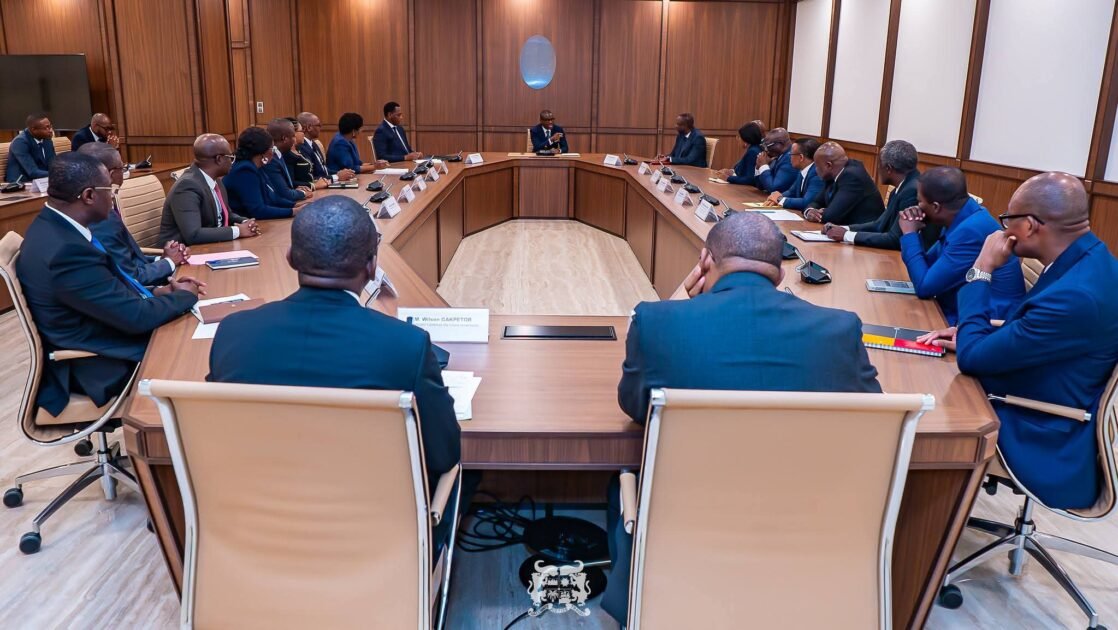 Face à ses Ministres Conseillers Romuald WADAGNI fixe le cap : « Seul le Bénin compte désormais » dit-il.