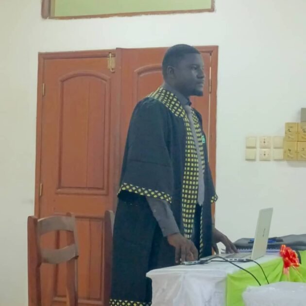 Master en Gestion des projets : Ahmed Salim Nouhoun décroche une Mention Très Bien avec les félicitations du jury.