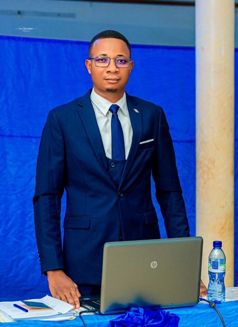 Master en Gestion des Projets : Mohamed TEGNAMI séduit son jury en démontrant l&rsquo;importance des réalités locales dans la réussite des projets et décroche une mention Très Bien